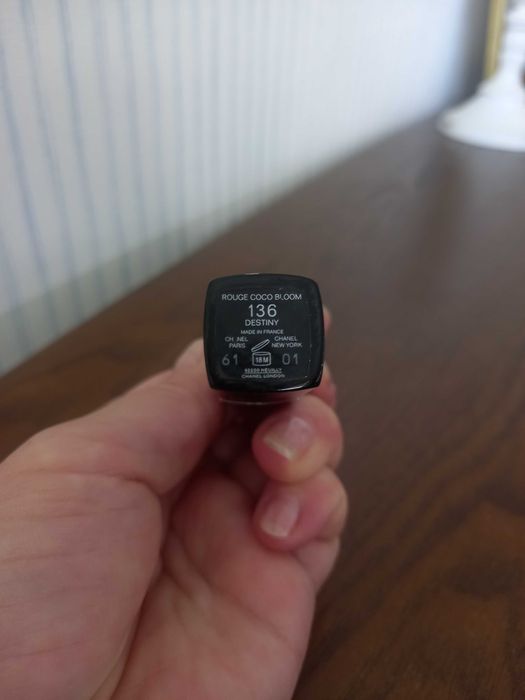 Помада Chanel Rouge Coco Bloom