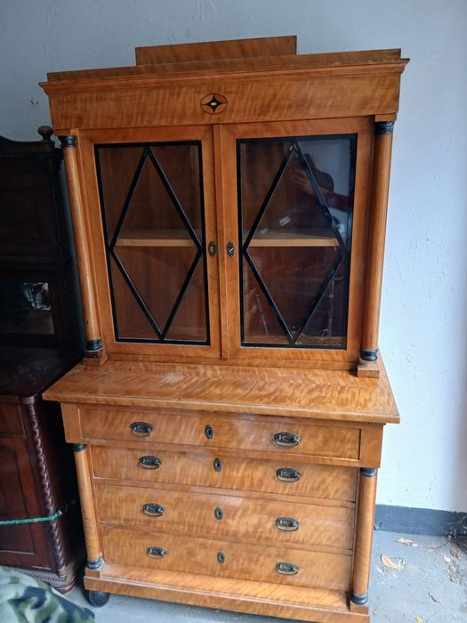 Komoda -serwatka Biedermeier