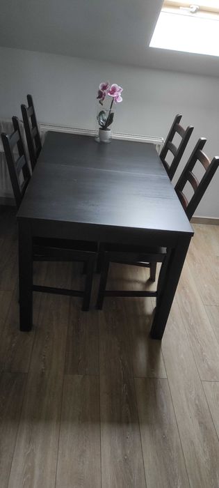 Stół rozkładany z 6 krzesłami