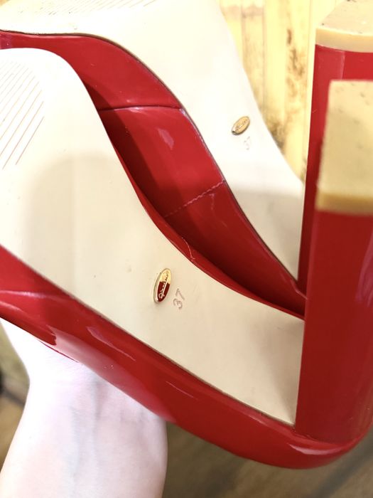 Шкірані лаковані туфлі 37 розмір