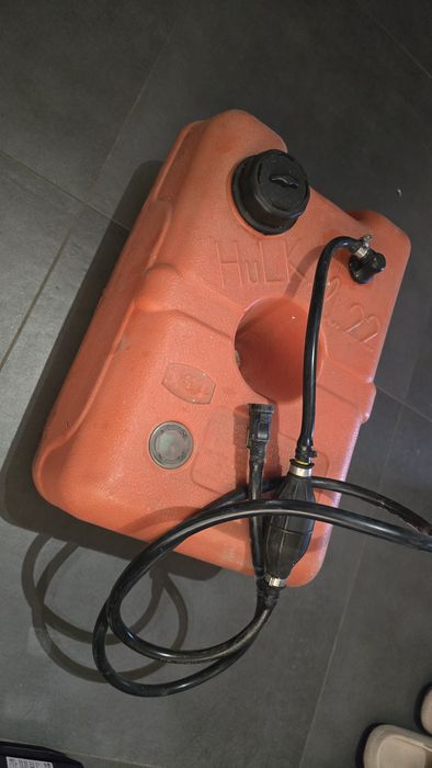 Linia paliwowa 22l zalana mieszanką