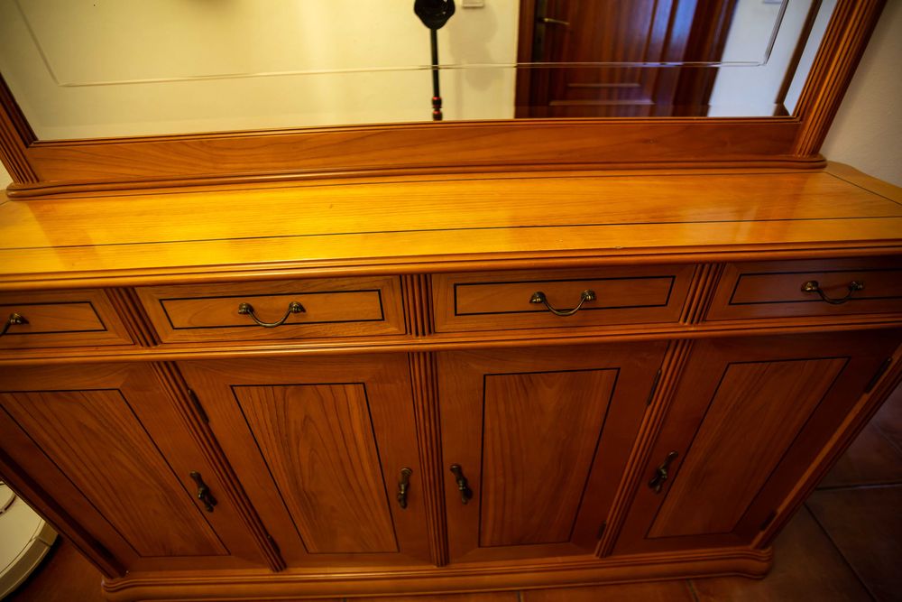 Vende-se sapateiras para corredor em madeira de cerejeira.