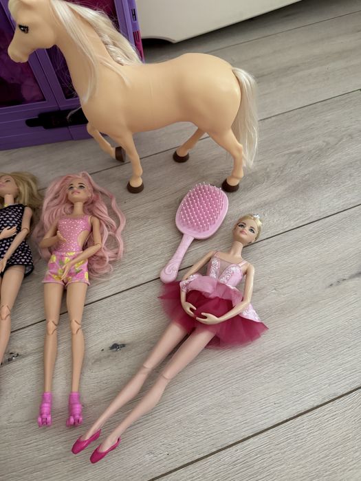 Кукли barbie та шкаф одягу