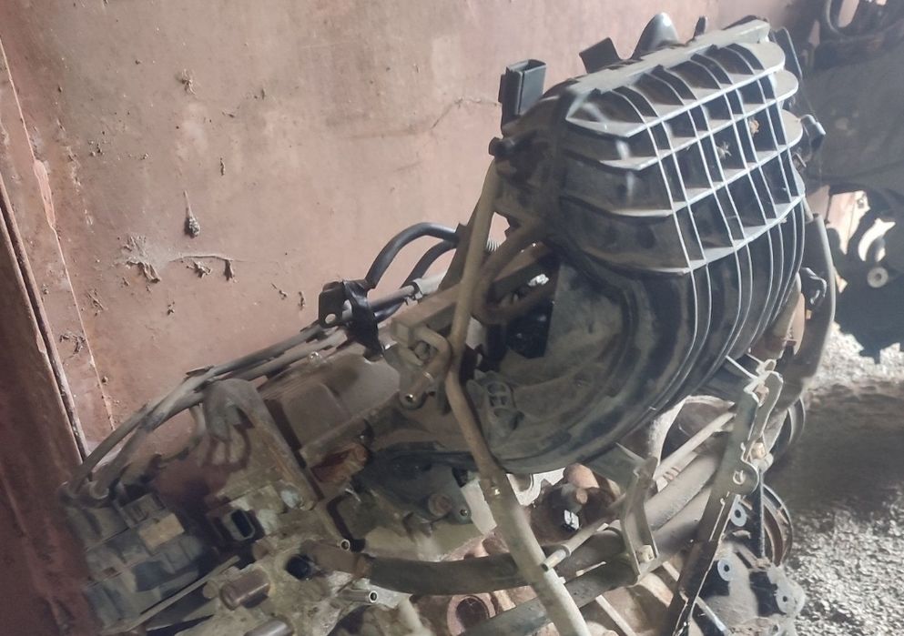 Впускной коллектор Амулет astra h ford, focus c-max 1,8 бензин renault