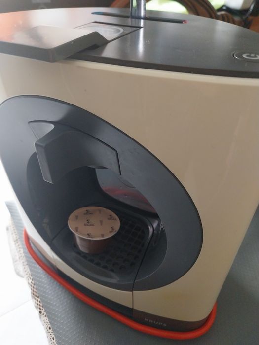 Maquina cafe capsulas dolce gusto impecavel
