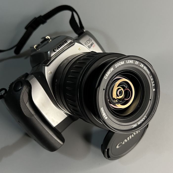 Плівковий дзеркальний фотоапарат Canon EOS Rebel K2 з об'єктивом