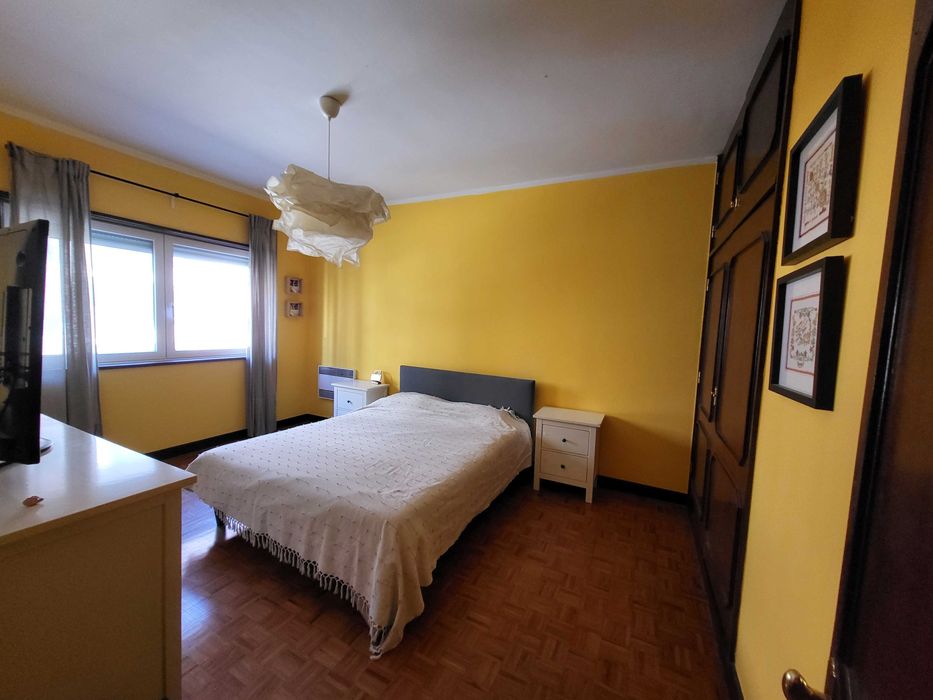 Apartamento T4 com terraço em Faria Guimarães, Porto