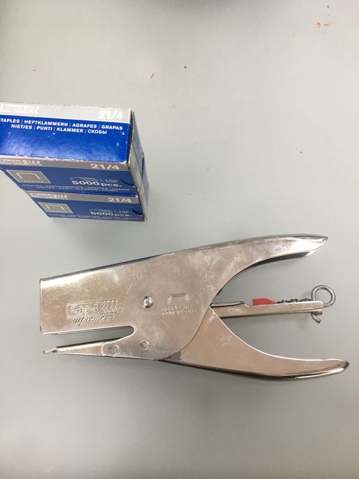 Agrafador  marca “Rápid”64739570909570122