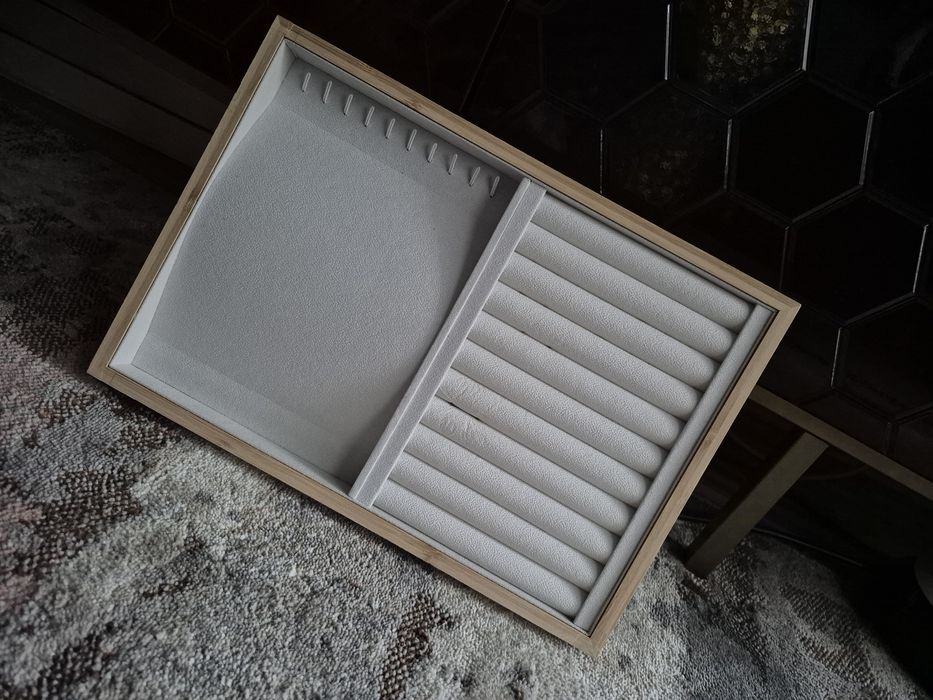 Ekspozytor biżuteria na pierścionki naszyjniki bransoletki