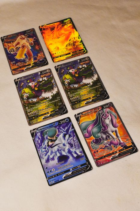 (Mais de 150 cartas de pokemon)