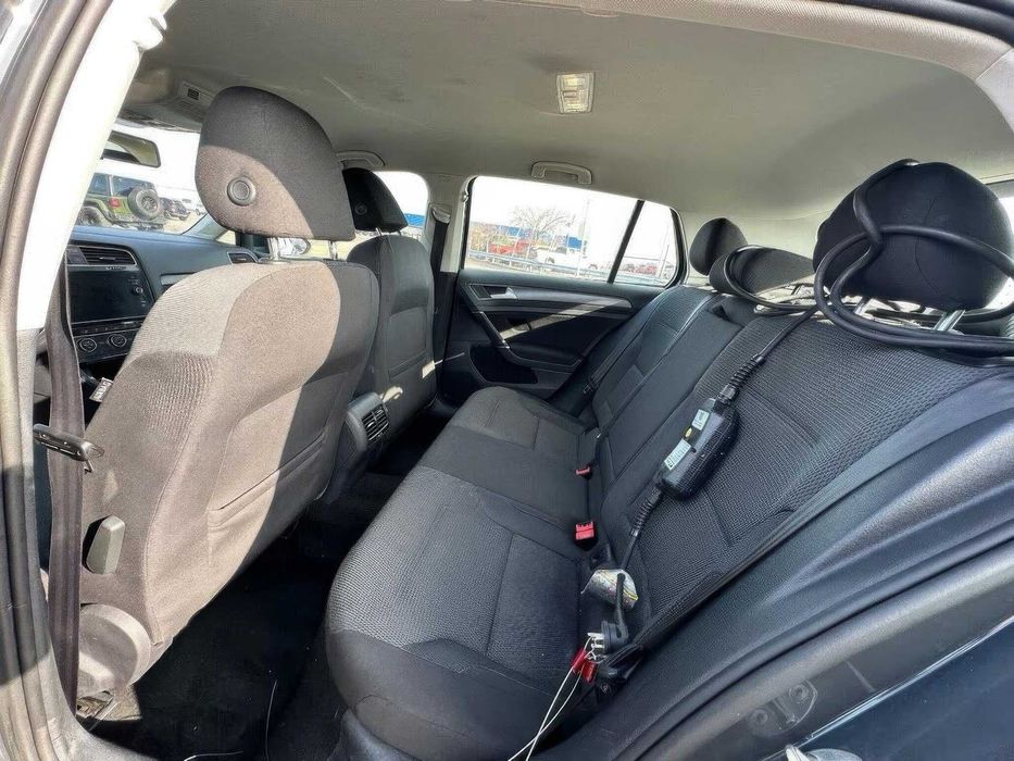 Volkswagen Golf e-Golf      2020