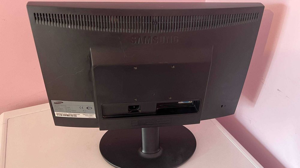 Монітор Samsung SyncMaster E1920 18.5" VGA