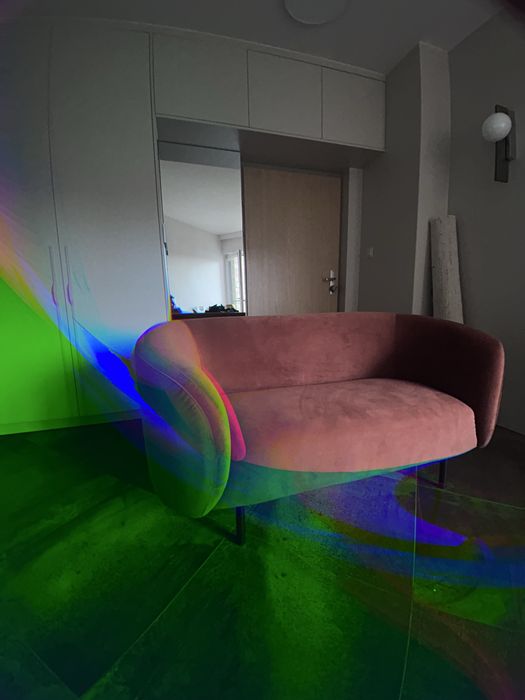 Mała  ladna 2 osobowa sofa