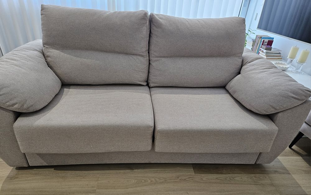 Sofá cama de dois lugares  creme