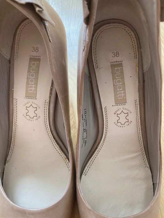 Karmelowe skórzane nowe buty czółenka na słupku szpilki Bugatti 38