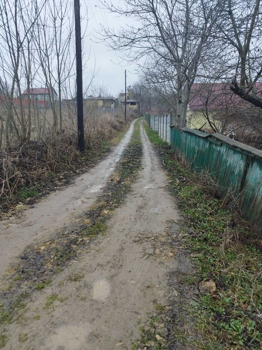 Будинок цегляний на березі річки ліс поряд   Н