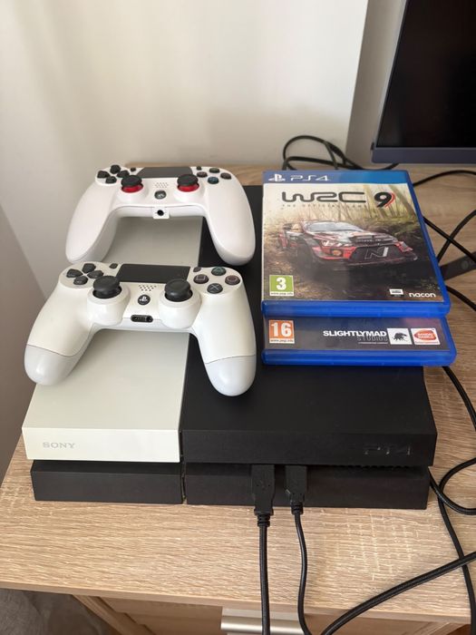 Playstation 4 nova com 2 comandos