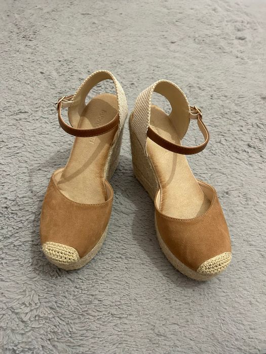 Sapato de cunha 36