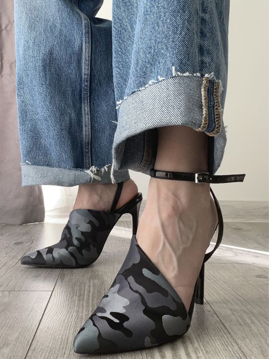 Камуфляжні босоніжки на підборах