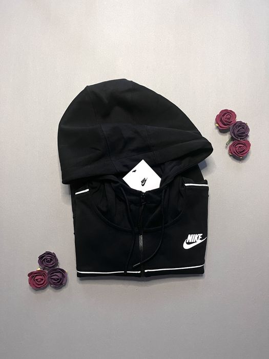 Nike S czarna bluza damska rozpinana z kapturem nowa
