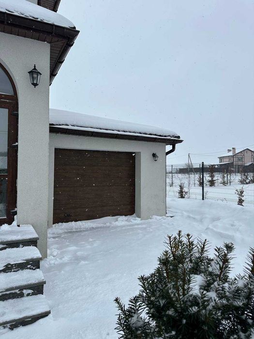 Продам сказочный домик на лужайке в селе Богдановка (Броварской р-н)