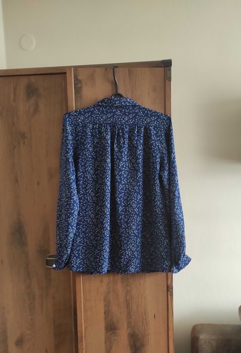 Urocza bluzka koszulowa. 100% rayon- sztuczny jedwab