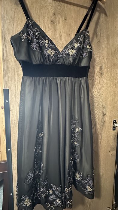 Вечірня жіноча сукня