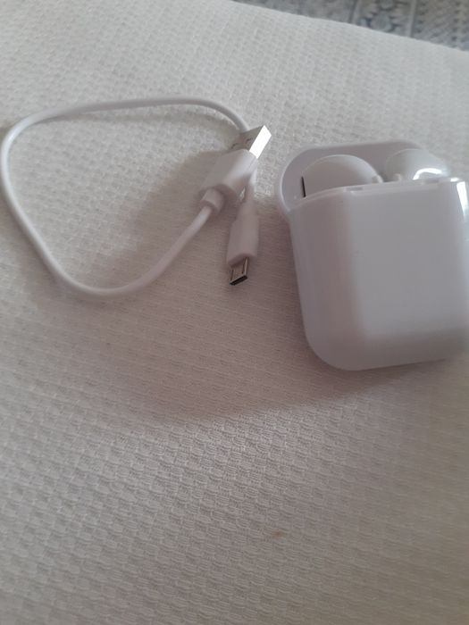 Vendo fones Bluetooth pouco usados