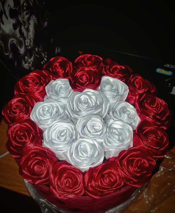 Квіти з атласної стрічки