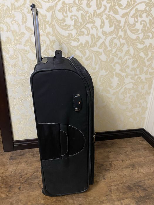 Большой дорожный чемодан Delsey