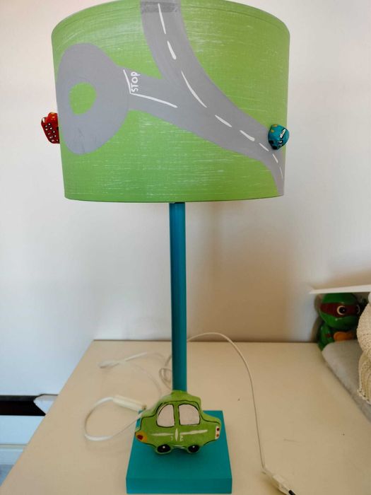 Candeeiro e puxadores para quarto de menino