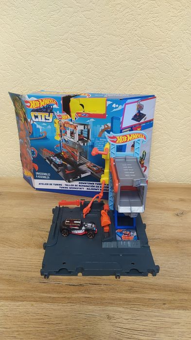 Трек Hot Wheels "Центральна автомайстерня"