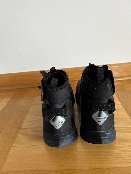 Nike Zoom Pegasus Turbo Shield WP limited 43 czarne sneakersy