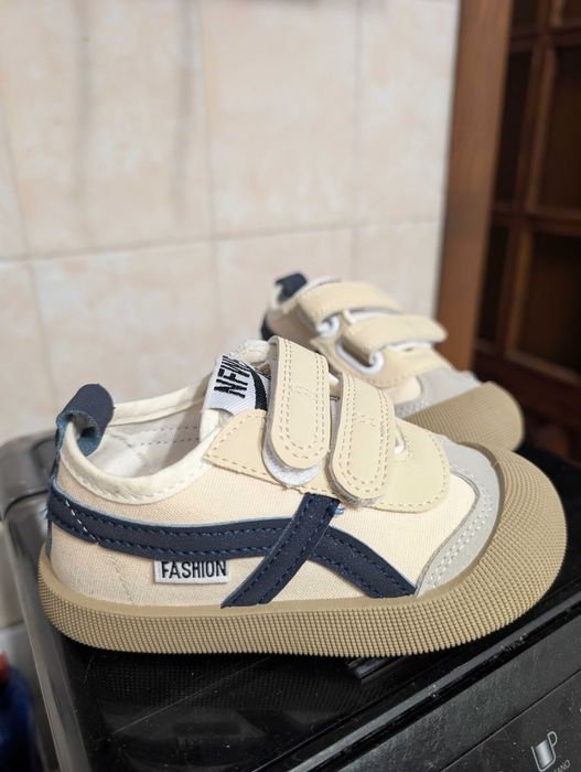 Дитячі кросівки кеди на липучках 24 розмір взуття весняне