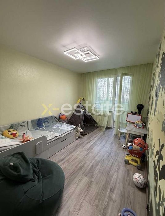 Продам трикімнатну квартиру на Салтівці по Амосова у тихому районі