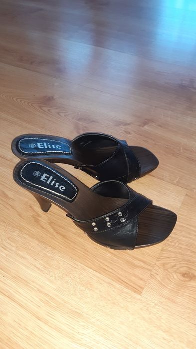 Oddam eleganckie klapki na obcasie koturnie