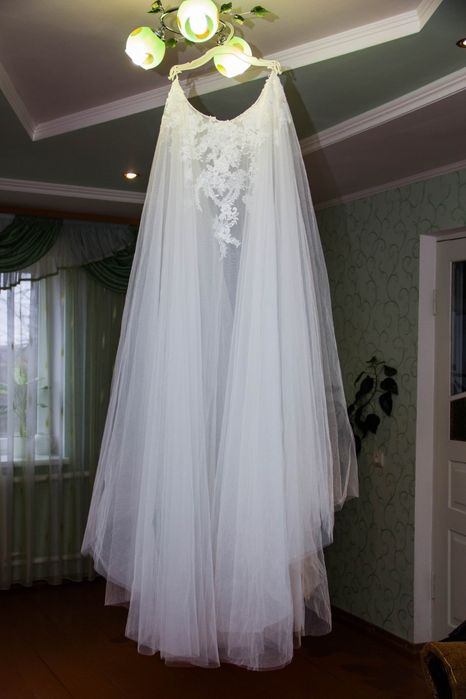 Продається весільна сукня