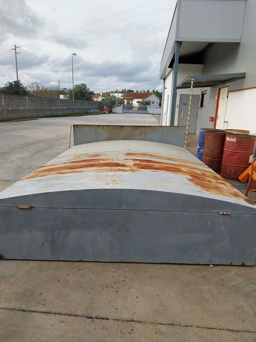 Contentor metàlico verde usado com tampa (2,70x1,80x1)