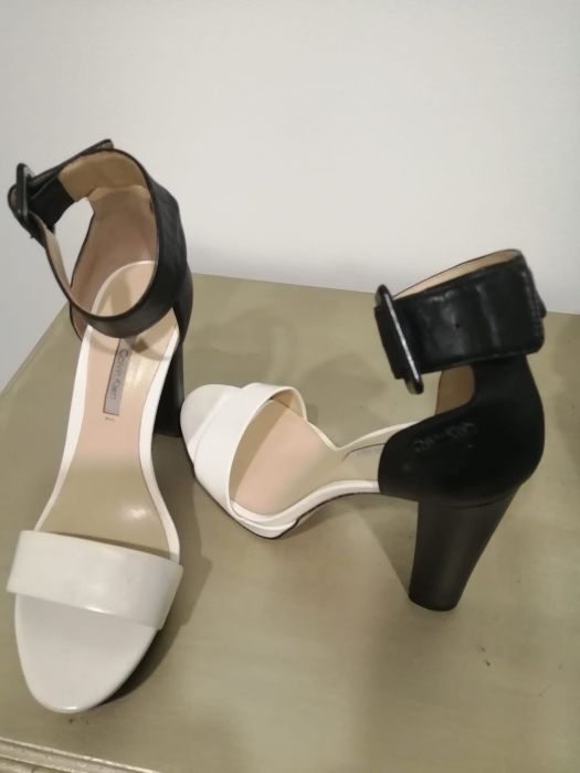 Sandálias Calvin Klein usadas apenas 1 vez