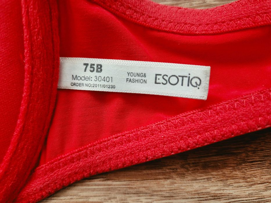 Biustonosz Esotiq 75B  push- up zapinany z przodu czerwony