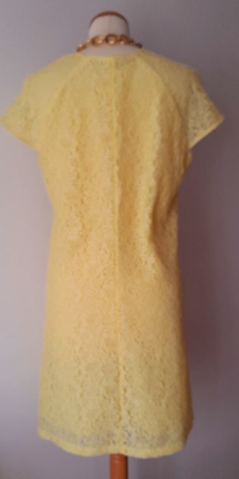 Vestido Zara em renda amarela. Tamanho M