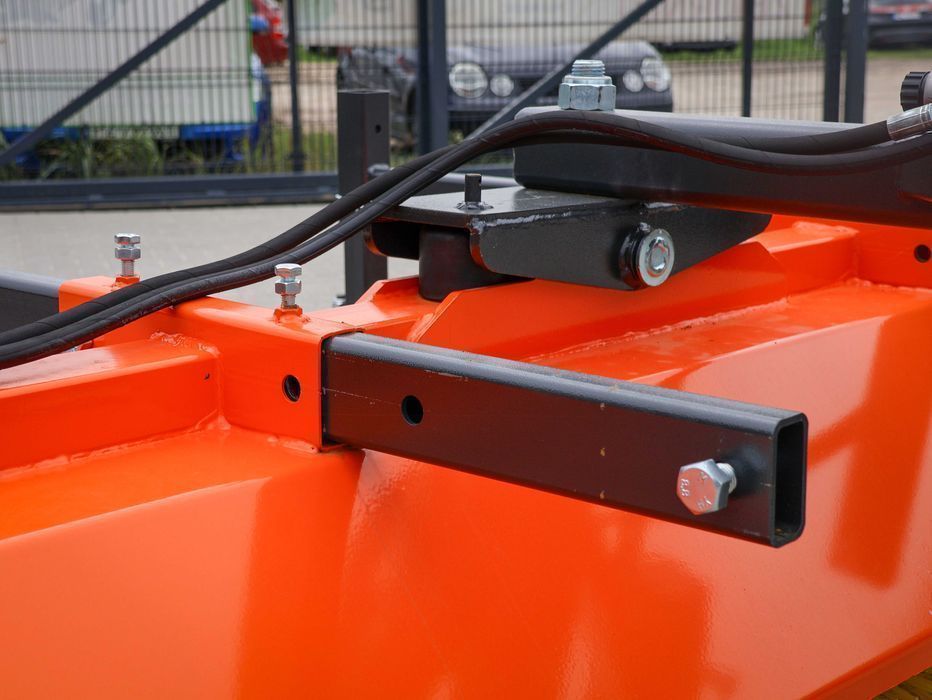 Zamiatarka Metal-Technik do traktora ciągnika kostki drogowa komunalna