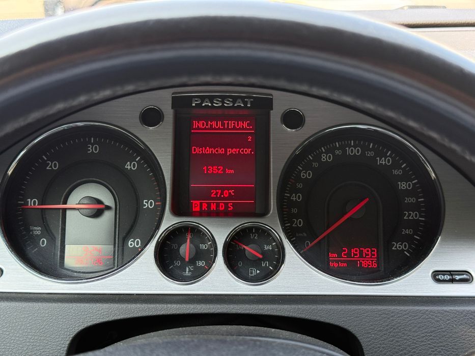 Volkswagen Passat B6 (3C) 2.0 TDI 170 cv DSG (selo antigo)