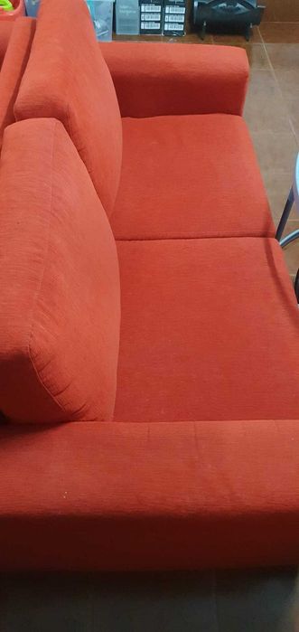 Conjunto de Sofás Vermelhos – 2 e 3 Lugares (Feitos por Medida)