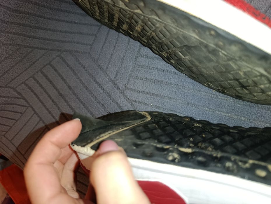 Buty sportowe męskie Bench czerwono-czarne