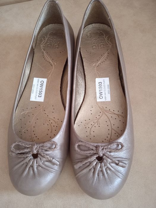 Продам кожані  туфлі- балетки відомої фірми Clarks  40-41р.670грн.