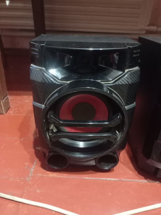 Потужний музикальний центр LG