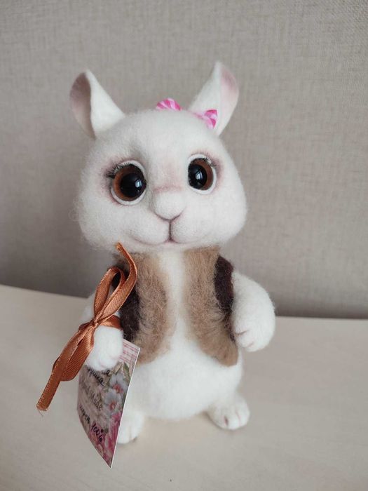 Валяна іграшка. Зайка.