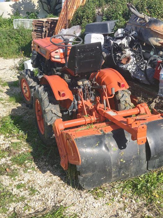 Trator 4×4 Kubota frese e charrua