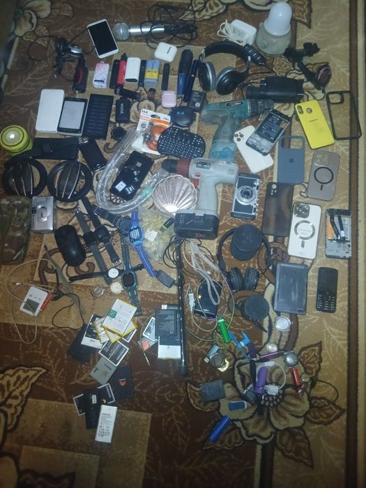 Продам або обм  лот все шо нафото на робочий айфон  чи  хороший телефо